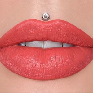 Jeffree Star Velvet Trap Lipstick in Ranch‎ Girl